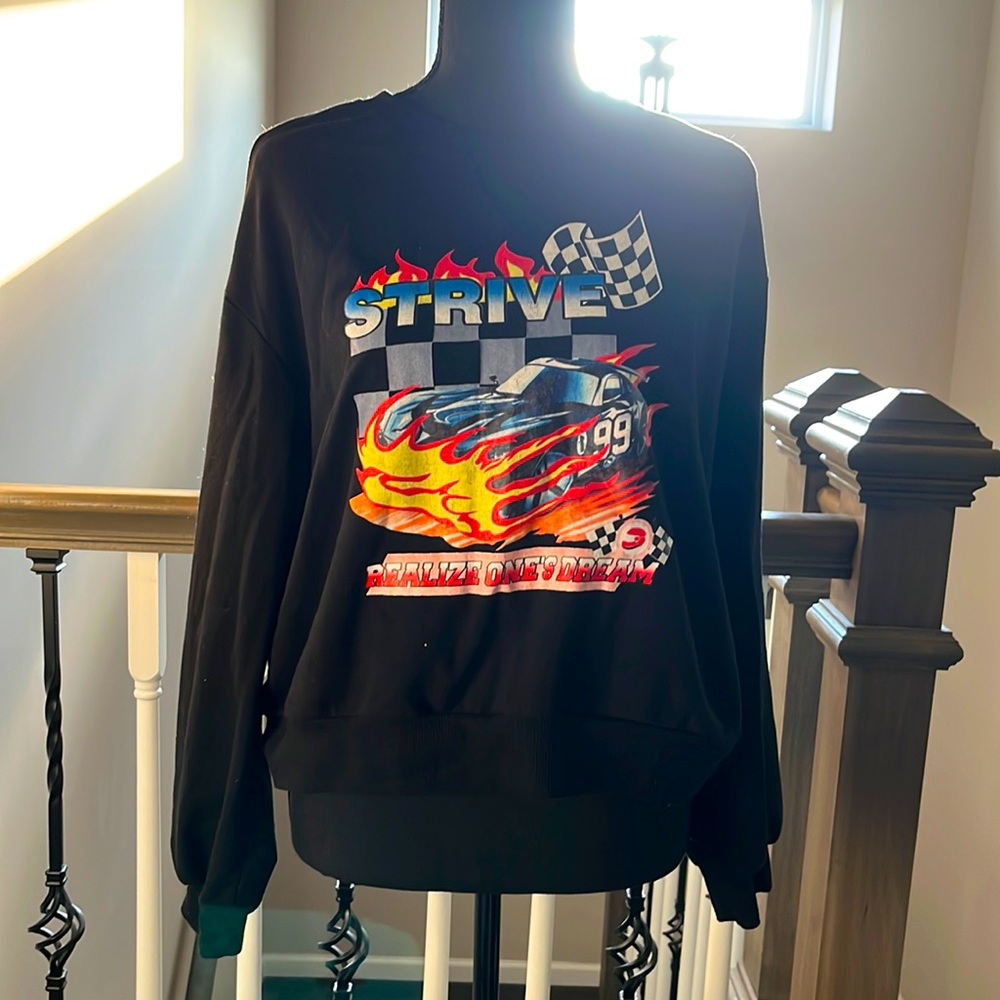 I’m selling a SHEIN sweater black, size small